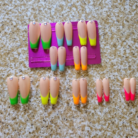 Luxury Press on Nails - Picture 1 of 2